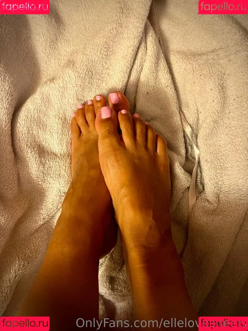 ellelovesheels Onlyfans Photo Gallery 