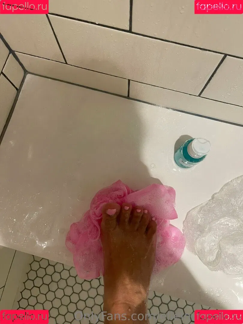 ellelovesheels Onlyfans Photo Gallery 