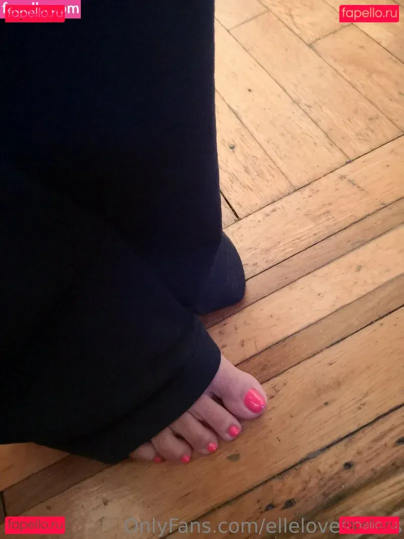 ellelovesheels Onlyfans Photo Gallery 