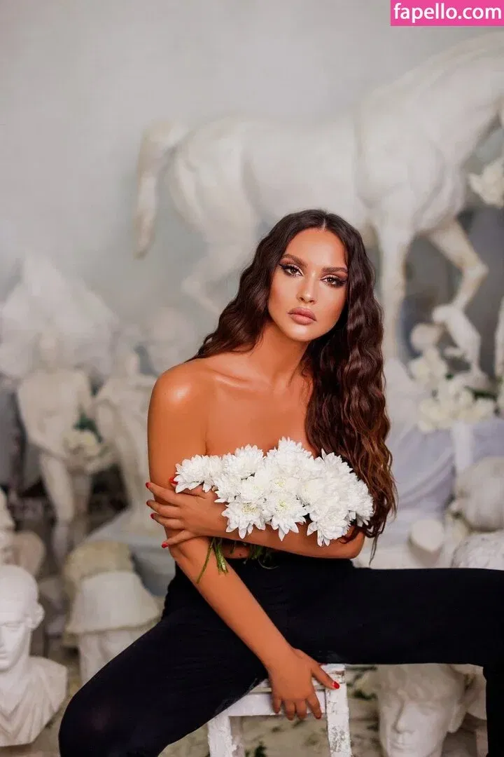 Oriola Marashi Onlyfans Photo Gallery 