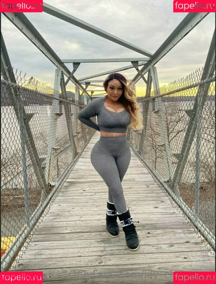 lily_charming Onlyfans Photo Gallery 