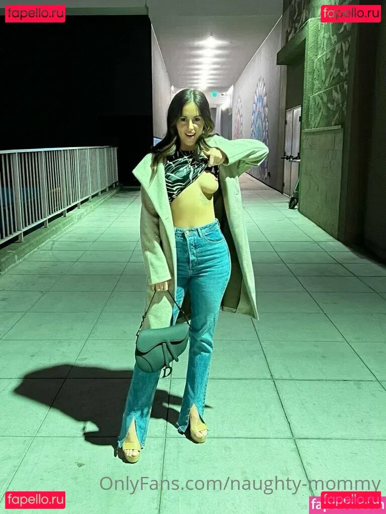 naughty-mommy Onlyfans Photo Gallery 