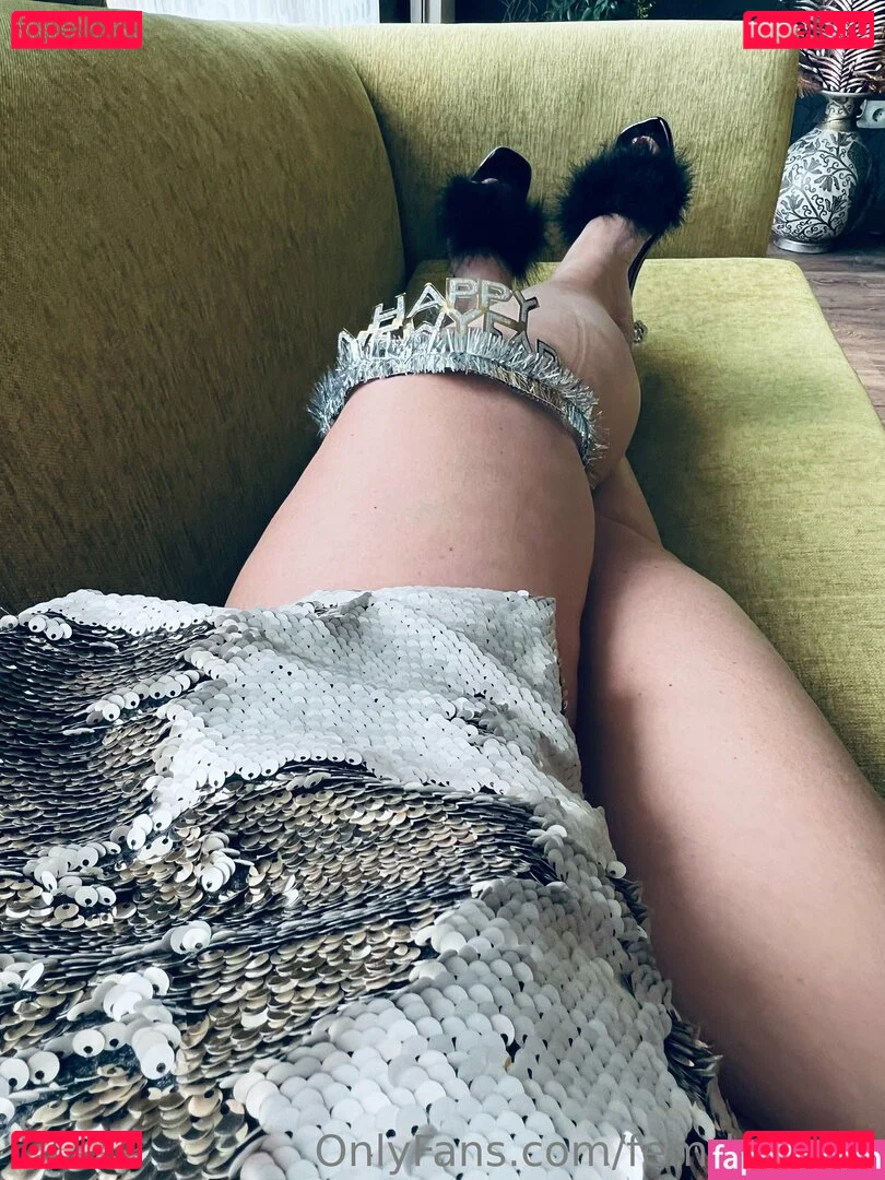 femdomyou Onlyfans Photo Gallery 