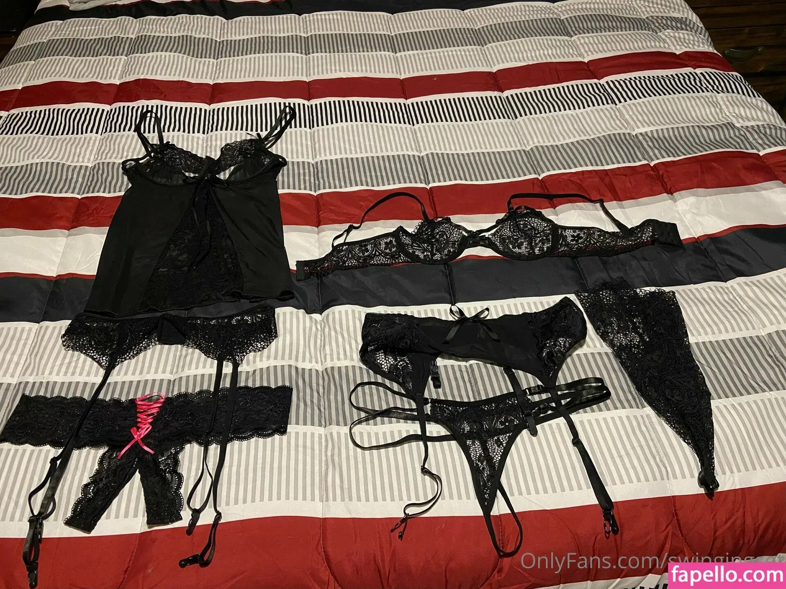 swingingset Onlyfans Photo Gallery 