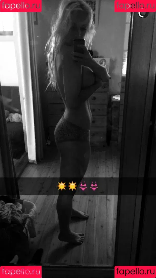 RosieVan Onlyfans Photo Gallery 