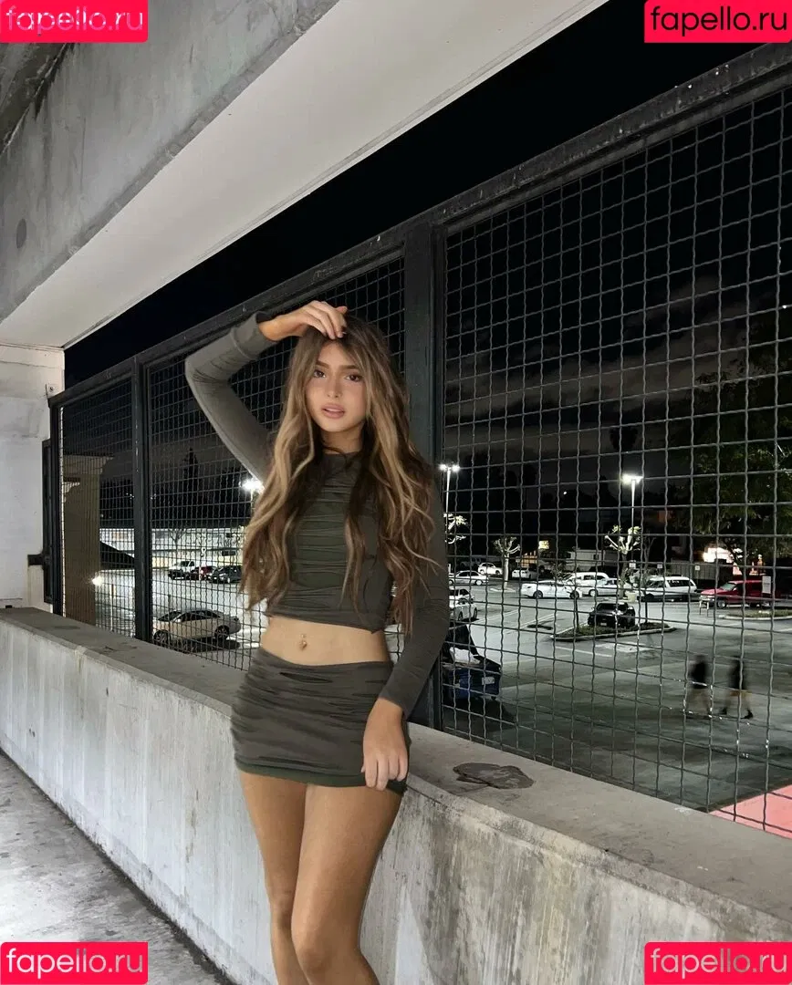 Brighton Sharbino Onlyfans Photo Gallery 