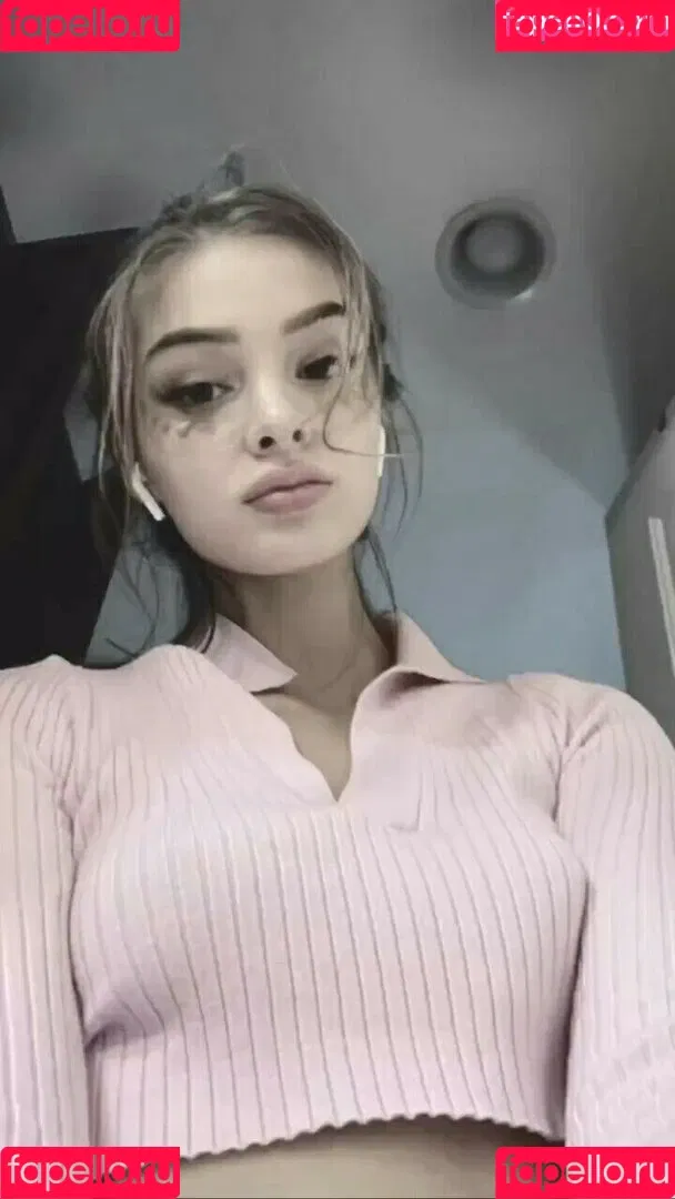 Brighton Sharbino Onlyfans Photo Gallery 