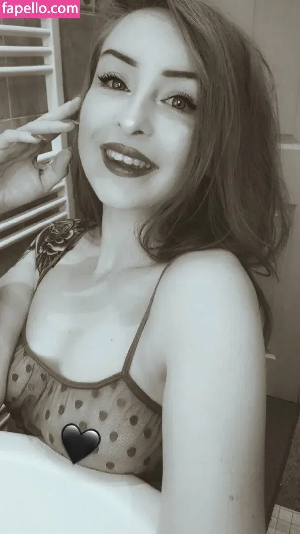 LittleRed_x Onlyfans Photo Gallery 