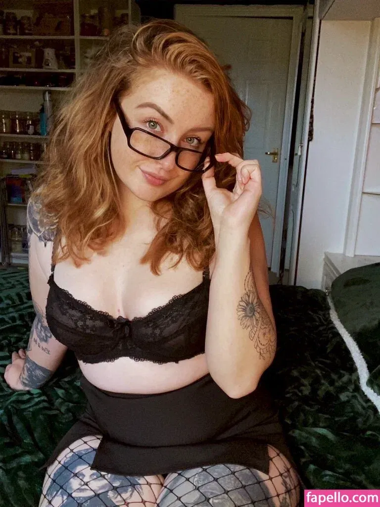 LittleRed_x Onlyfans Photo Gallery 