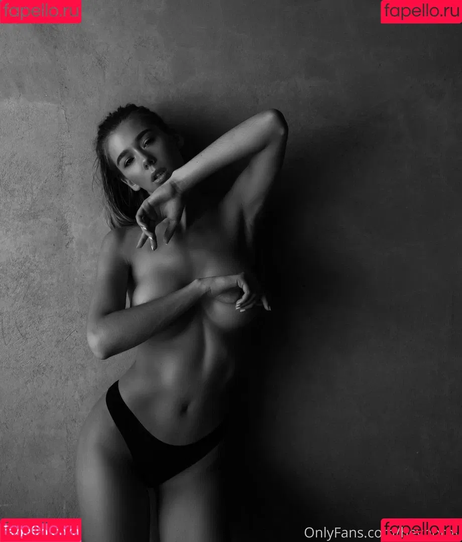 Heyhorny Mira Onlyfans Photo Gallery 