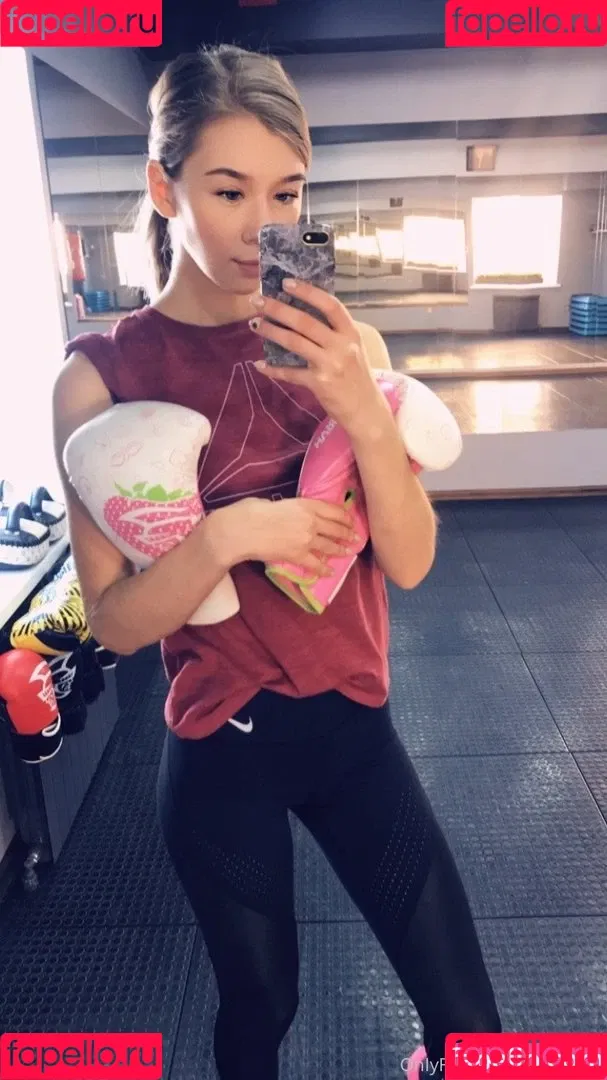 Heyhorny Mira Onlyfans Photo Gallery 
