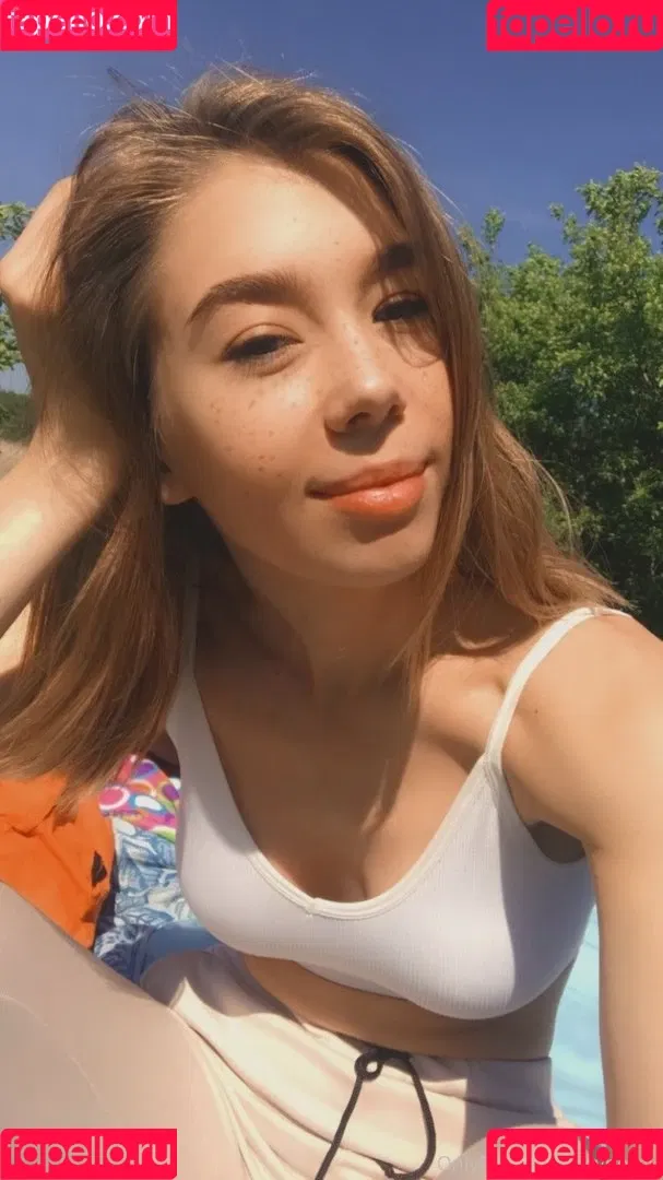 Heyhorny Mira Onlyfans Photo Gallery 
