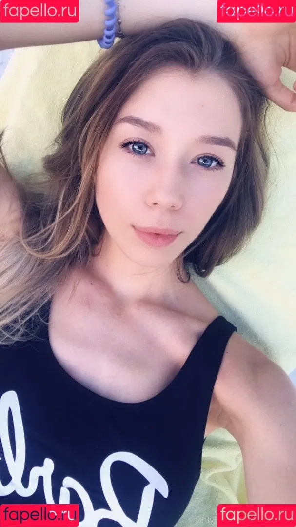 Heyhorny Mira Onlyfans Photo Gallery 
