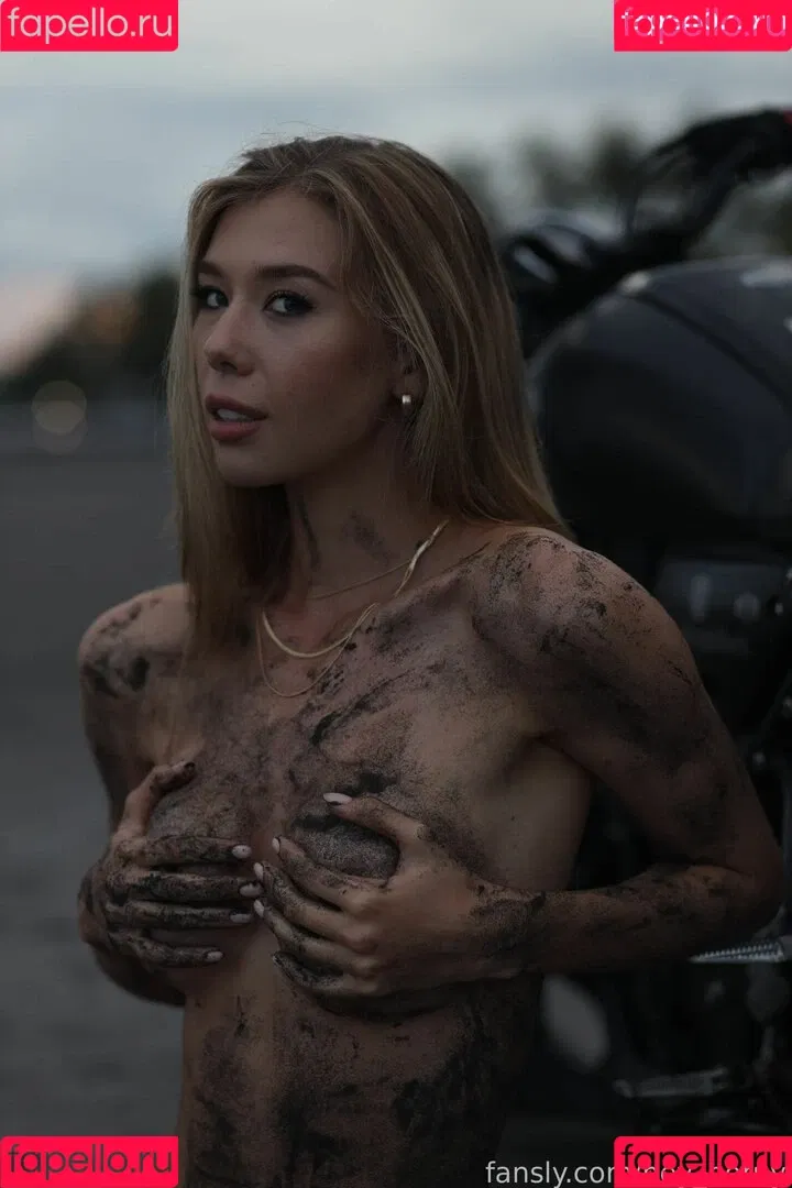 Heyhorny Mira Onlyfans Photo Gallery 