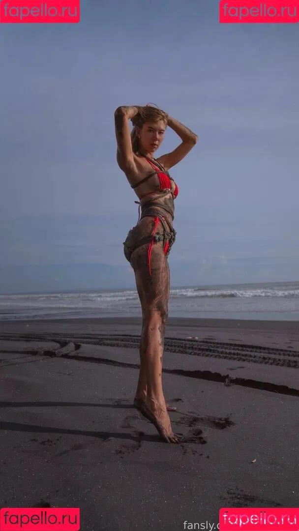 Heyhorny Mira Onlyfans Photo Gallery 