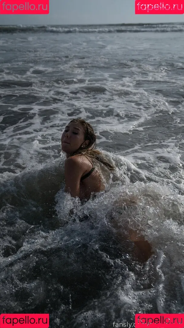 Heyhorny Mira Onlyfans Photo Gallery 