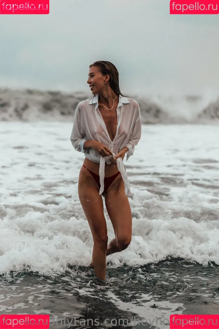Heyhorny Mira Onlyfans Photo Gallery 