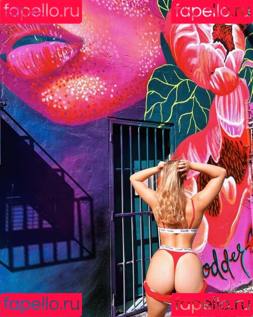 Chloe Chevalier Onlyfans Photo Gallery 