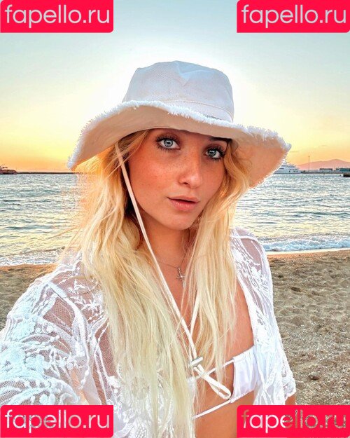 Chloe Chevalier Onlyfans Photo Gallery 