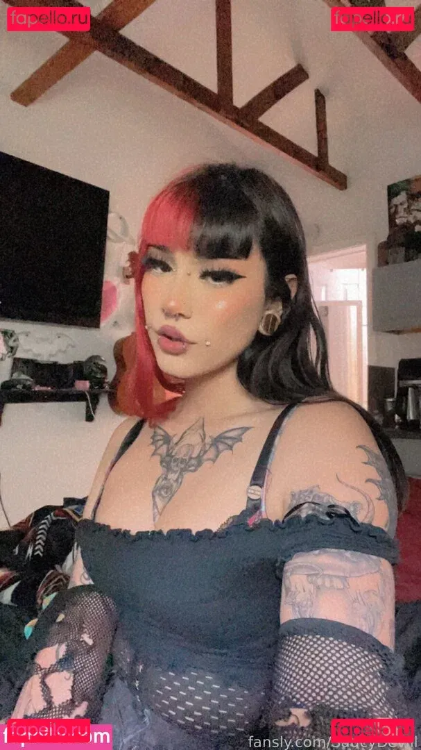 saucydevill Onlyfans Photo Gallery 