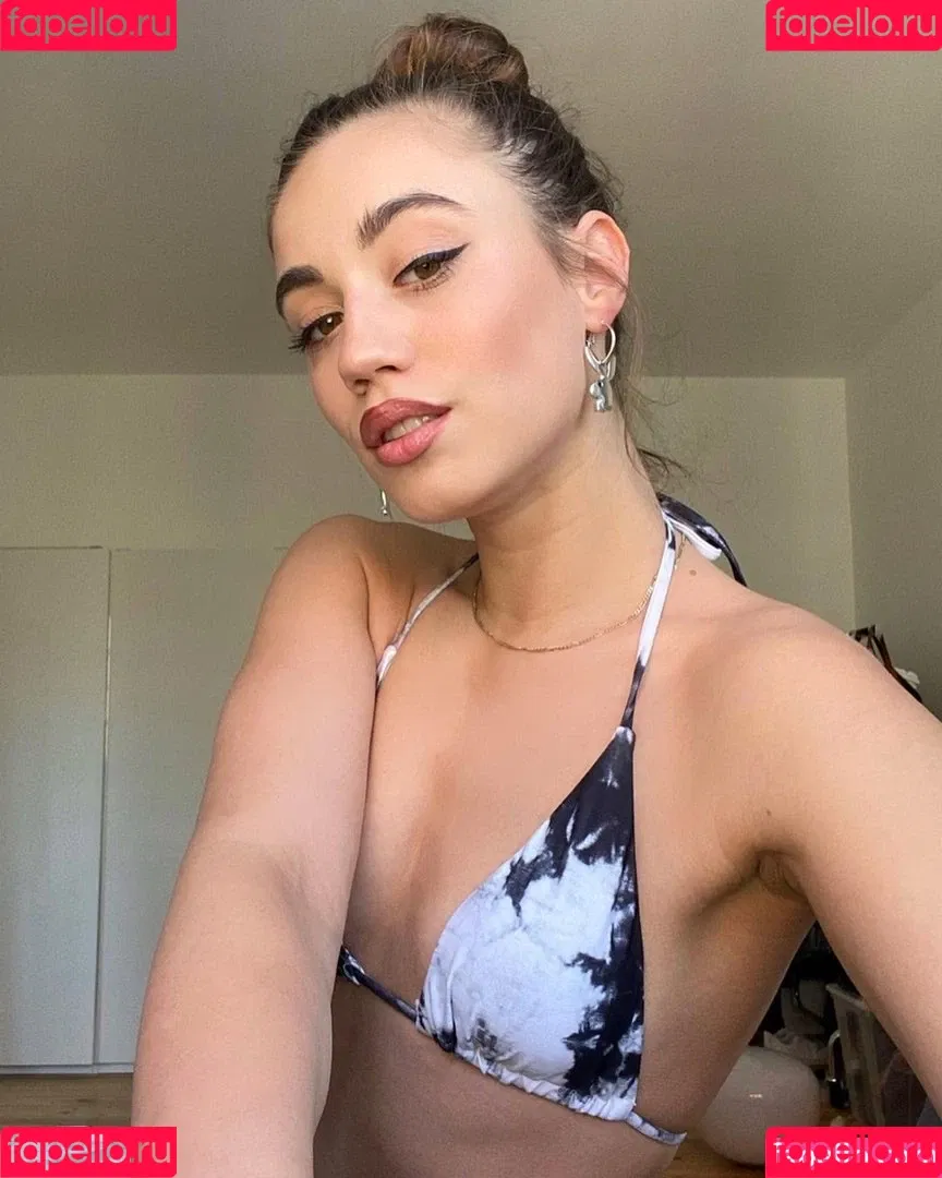 Laura Kokinova Onlyfans Photo Gallery 