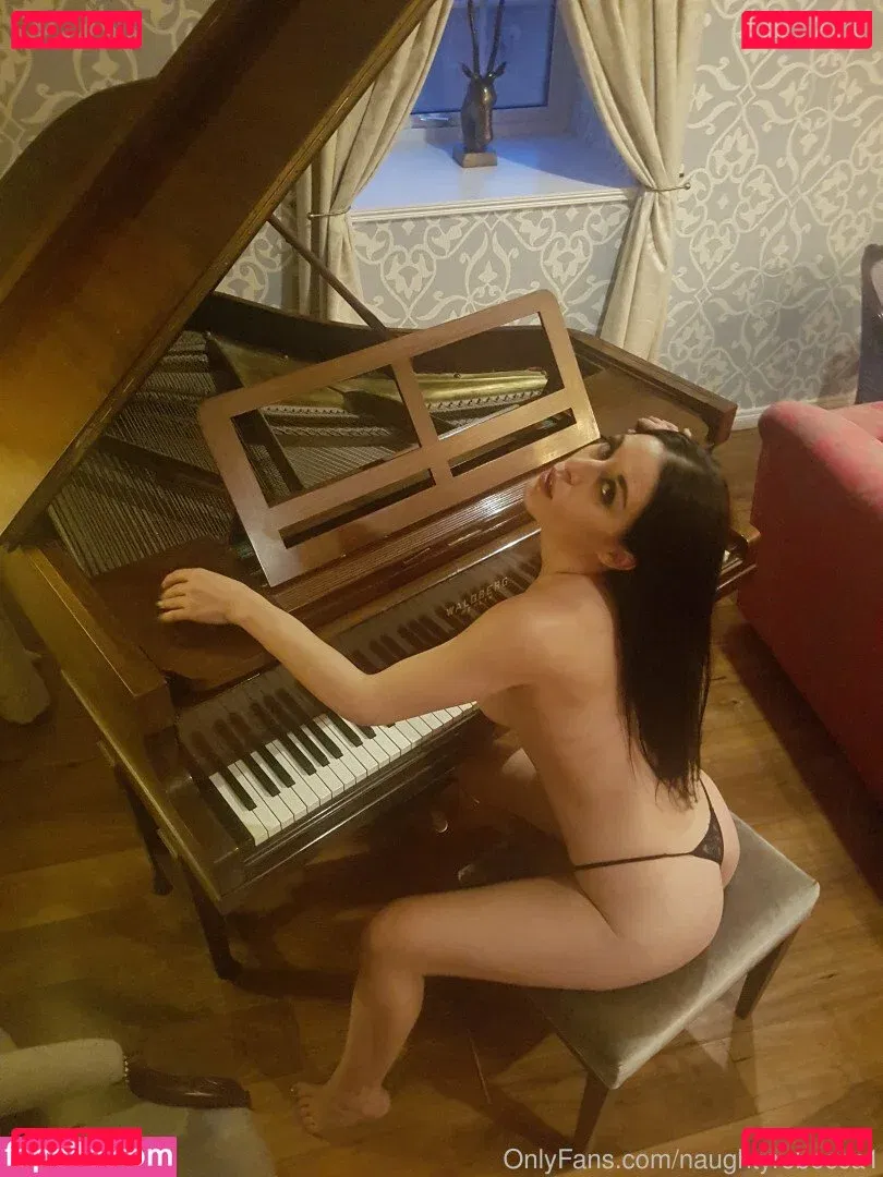 naughtyrebecca1 Onlyfans Photo Gallery 