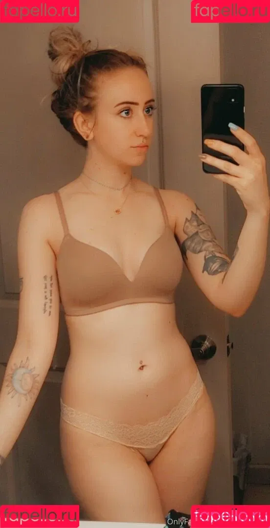 blamevalerie Onlyfans Photo Gallery 