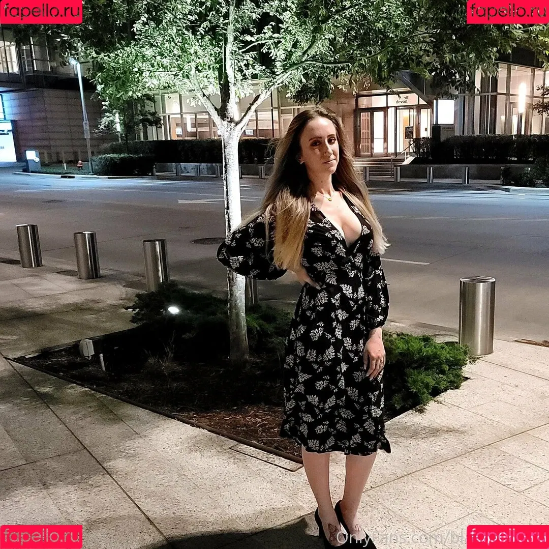 blamevalerie Onlyfans Photo Gallery 