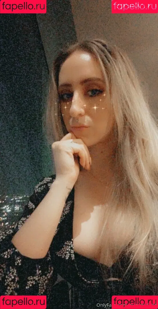 blamevalerie Onlyfans Photo Gallery 