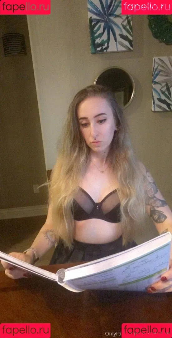 blamevalerie Onlyfans Photo Gallery 