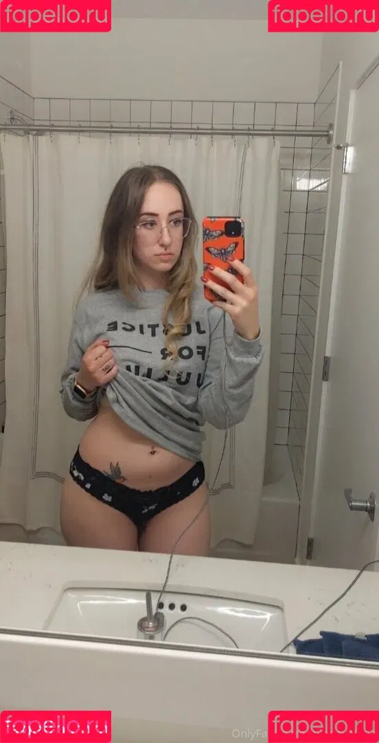 blamevalerie Onlyfans Photo Gallery 