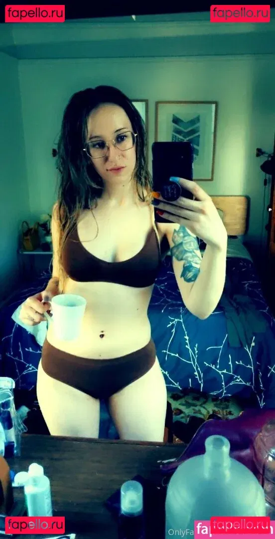 blamevalerie Onlyfans Photo Gallery 