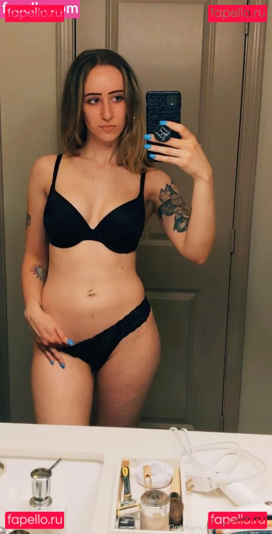 blamevalerie Onlyfans Photo Gallery 