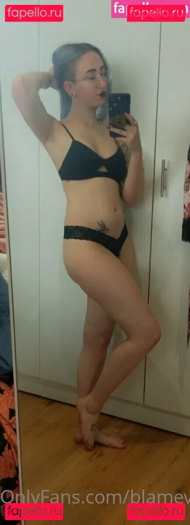 blamevalerie Onlyfans Photo Gallery 