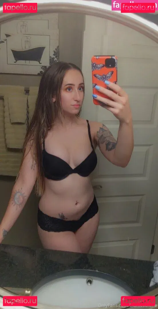 blamevalerie Onlyfans Photo Gallery 