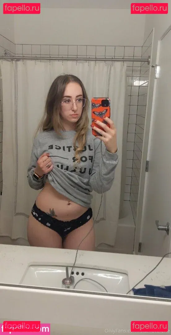 blamevalerie Onlyfans Photo Gallery 