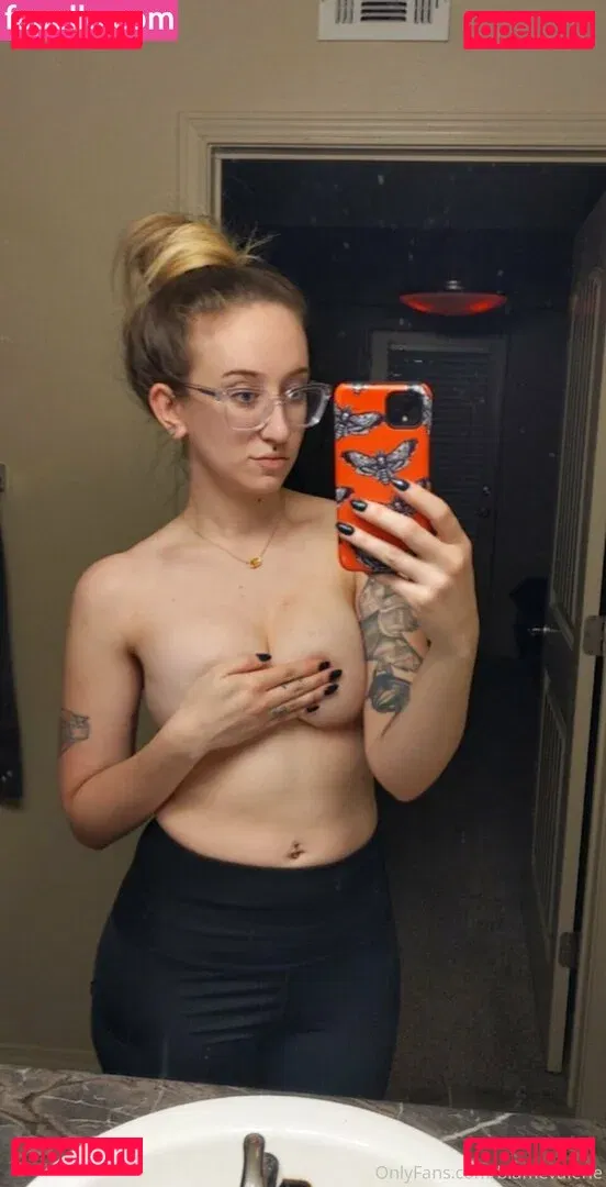 blamevalerie Onlyfans Photo Gallery 
