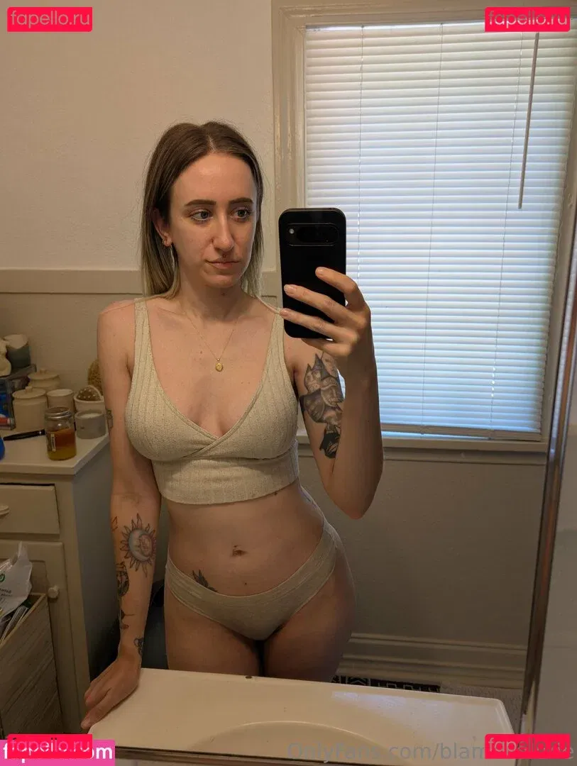 blamevalerie Onlyfans Photo Gallery 