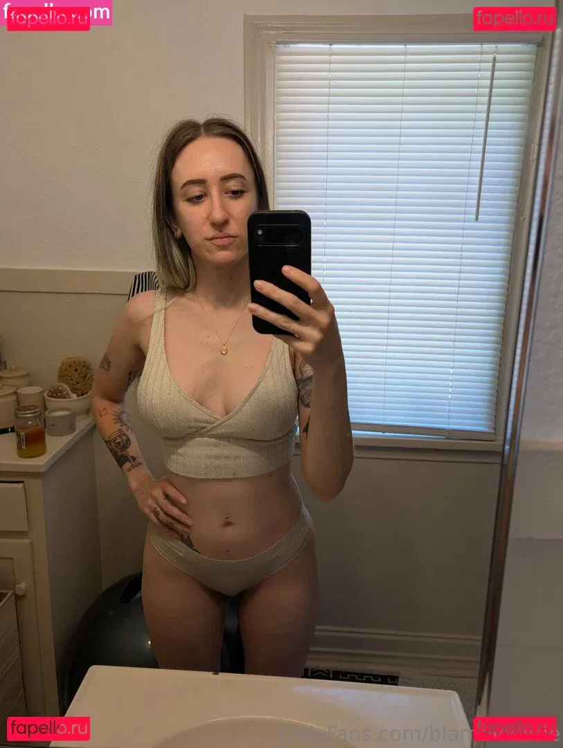 blamevalerie Onlyfans Photo Gallery 