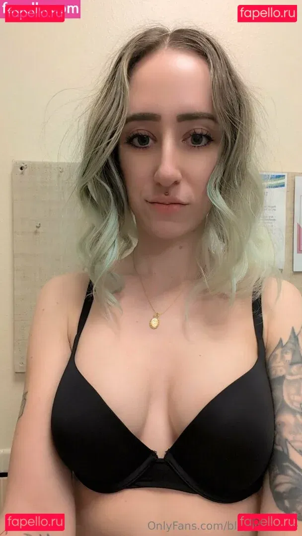 blamevalerie Onlyfans Photo Gallery 