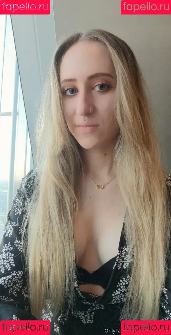 blamevalerie Onlyfans Photo Gallery 