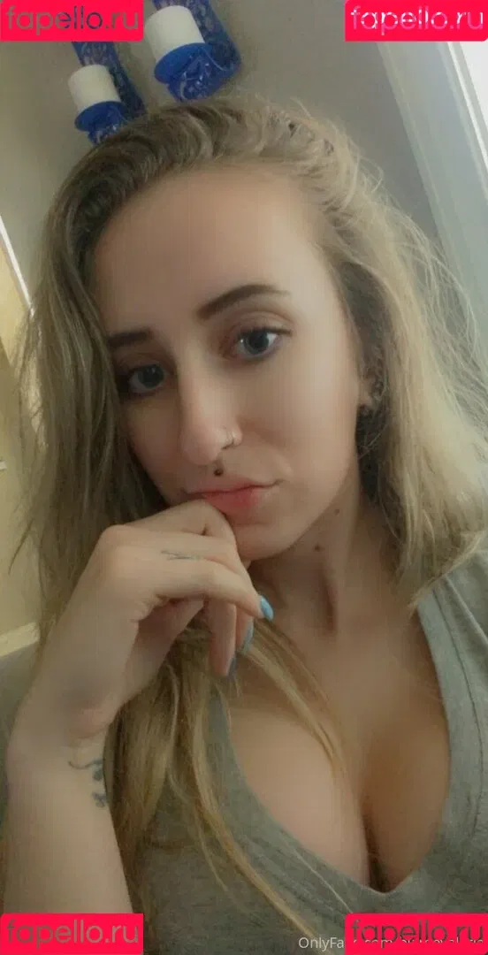 blamevalerie Onlyfans Photo Gallery 