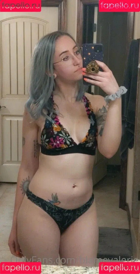 blamevalerie Onlyfans Photo Gallery 