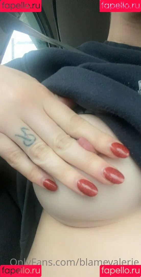 blamevalerie Onlyfans Photo Gallery 