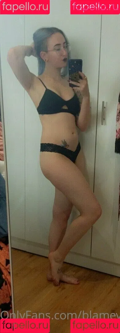 blamevalerie Onlyfans Photo Gallery 