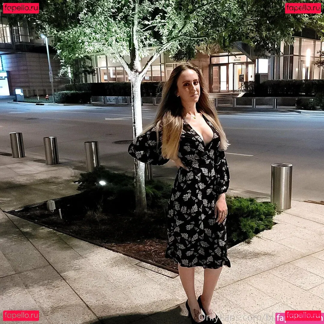 blamevalerie Onlyfans Photo Gallery 