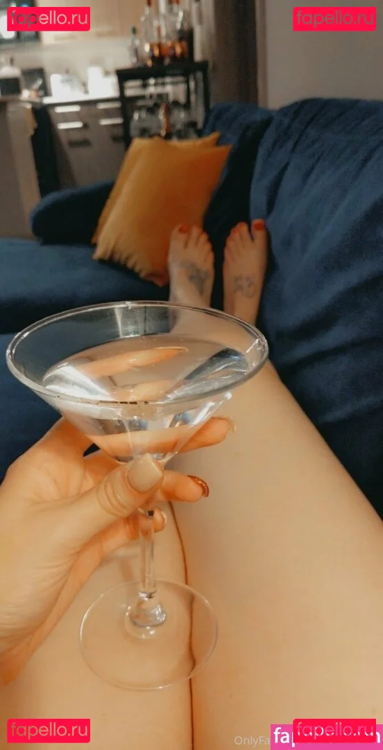 blamevalerie Onlyfans Photo Gallery 