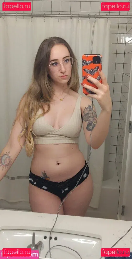 blamevalerie Onlyfans Photo Gallery 