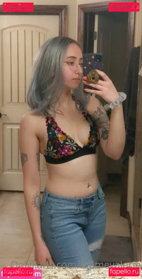 blamevalerie Onlyfans Photo Gallery 