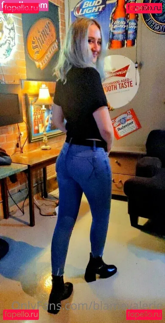 blamevalerie Onlyfans Photo Gallery 